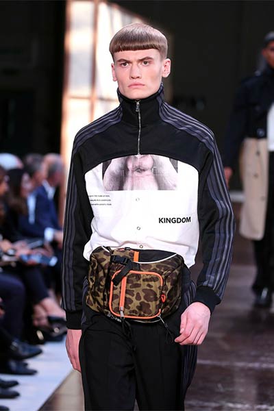 مجموعة Ricardo Tisci الأولى لدار Burberry... تصاميم راقية بلمسة جريئة